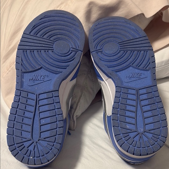 Nike low dunks Blue/violet and White Athletic Shoes - Picture 4 of 6